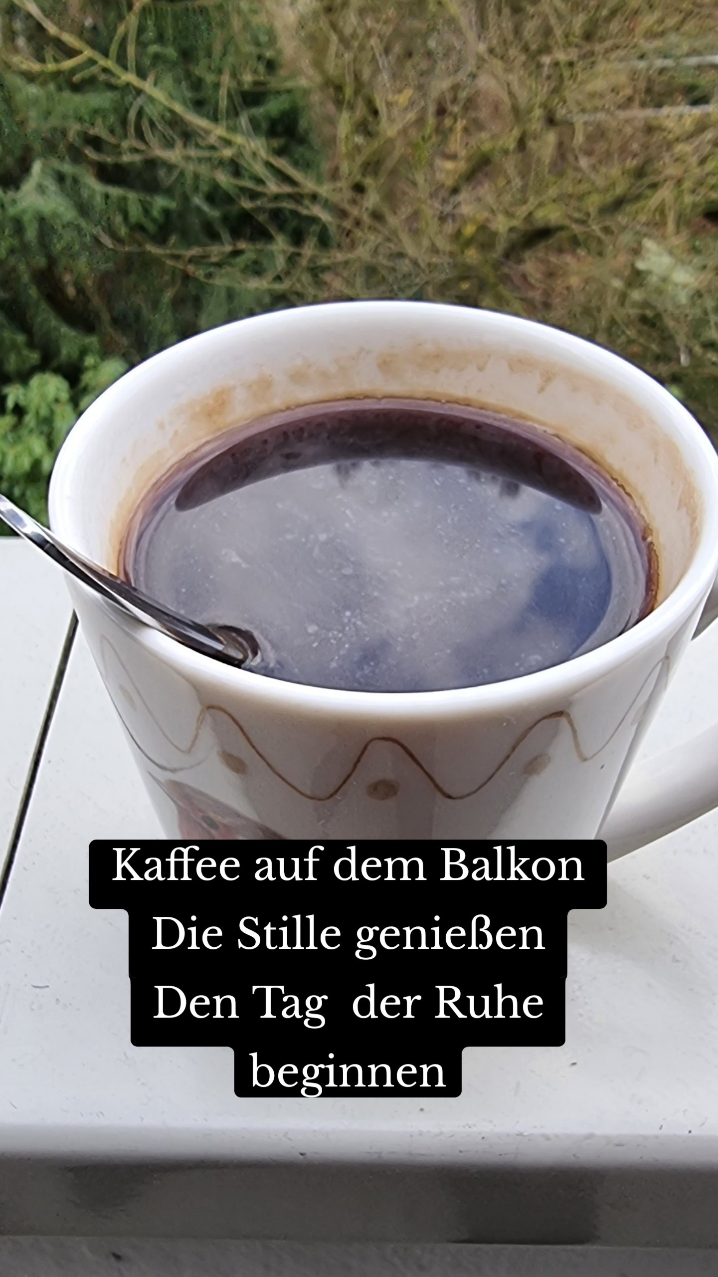 Kaffee auf dem Balkon
Die Stille genießen
Den Tag  der Ruhe beginnen