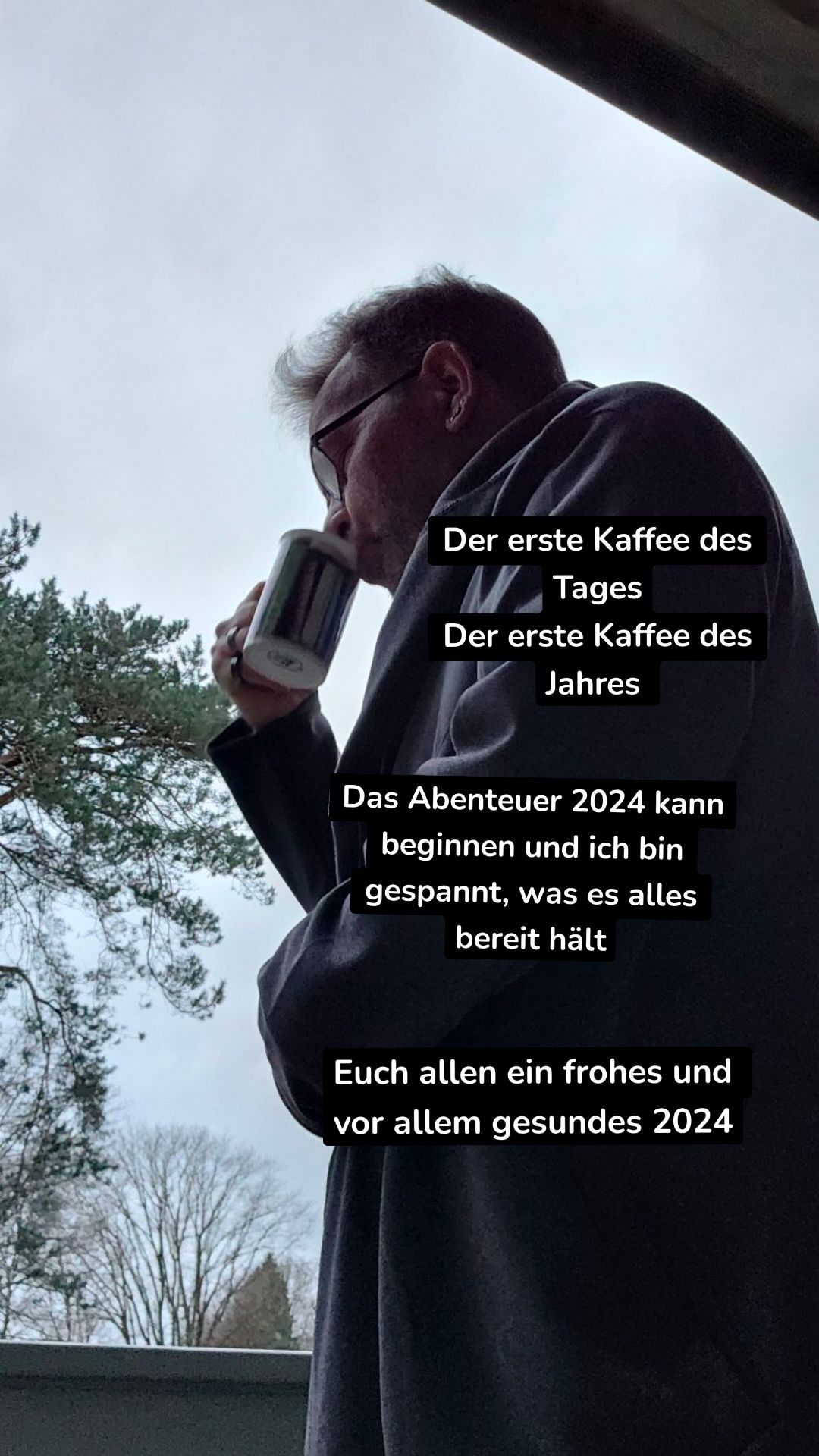Der erste Kaffee des Tages
Der erste Kaffee des Jahres  Das Abenteuer 2024 kann beginnen und ich bin gespannt, was es alles bereit hält Euch allen ein frohes und vor allem gesundes 2024